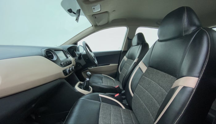 2017 Hyundai Grand i10 Sportz(O) 1.2 MT, Petrol, Manual, 39,904 km, Right Side Front Door Cabin