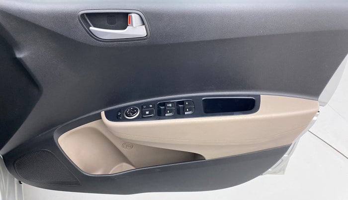 2017 Hyundai Grand i10 Sportz(O) 1.2 MT, Petrol, Manual, 39,904 km, Driver Side Door Panels Control