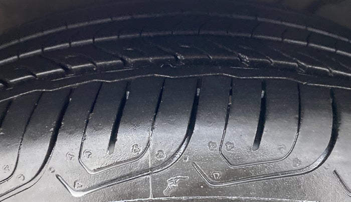 2014 Volkswagen Jetta HIGHLINE 2.0 TDI MT, Diesel, Manual, 72,971 km, Left Front Tyre Tread