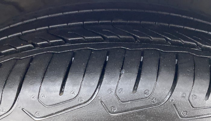 2014 Volkswagen Jetta HIGHLINE 2.0 TDI MT, Diesel, Manual, 72,971 km, Right Front Tyre Tread