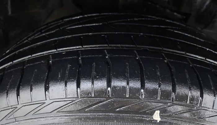 2018 Tata NEXON XZ+ 1.2 DUAL TONE, Petrol, Manual, 51,902 km, Right Front Tyre Tread