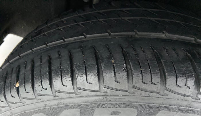 2018 Maruti Vitara Brezza LDI OPT, Diesel, Manual, 52,453 km, Right Rear Tyre Tread