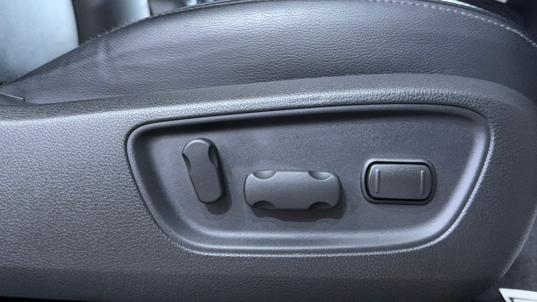 2023 Mitsubishi Pajero Sport Exceed (4wd) 7 Seat, Automatic, 14126 km, Drivers Side Adjustment Panel