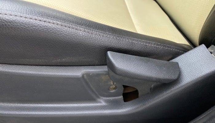 2015 Hyundai Eon ERA +, Petrol, Manual, 48,485 km, Front left seat (passenger seat) - Folding lever not functional