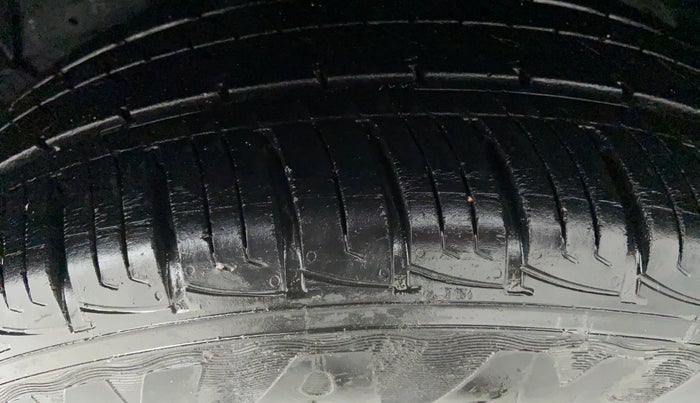 2018 Maruti Vitara Brezza VDI, Diesel, Manual, 21,565 km, Left Front Tyre Tread