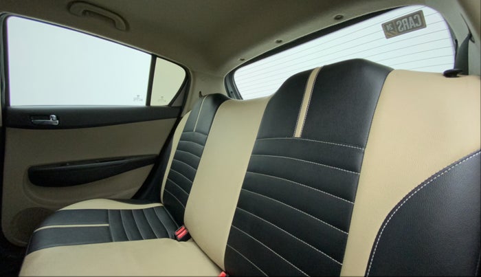 2013 Hyundai i20 MAGNA 1.4 CRDI, Diesel, Manual, 1,05,286 km, Right Side Rear Door Cabin