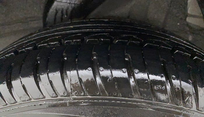 2013 Hyundai i20 MAGNA 1.4 CRDI, Diesel, Manual, 1,05,286 km, Left Rear Tyre Tread