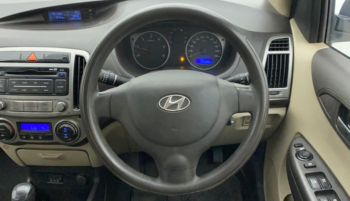 2013 Hyundai i20 MAGNA 1.4 CRDI, Diesel, Manual, 1,05,286 km, Steering Wheel Close Up