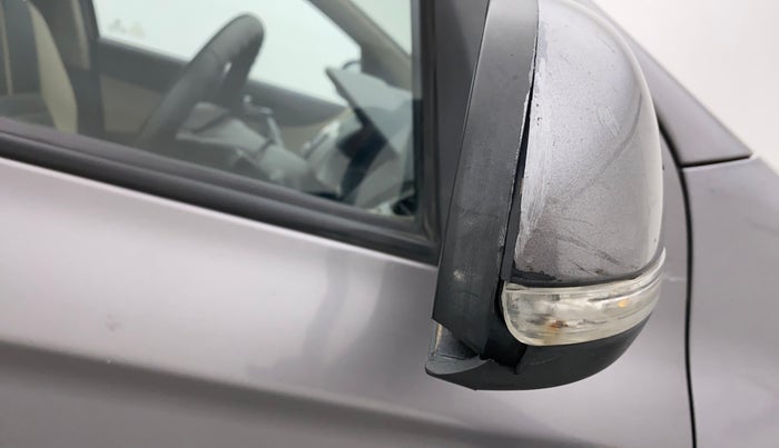 2013 Hyundai i20 MAGNA 1.4 CRDI, Diesel, Manual, 1,05,286 km, Right rear-view mirror - Cover has minor damage
