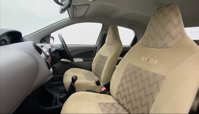 2011 Toyota Etios V, Petrol, Manual, 41,422 km, Right Side Front Door Cabin