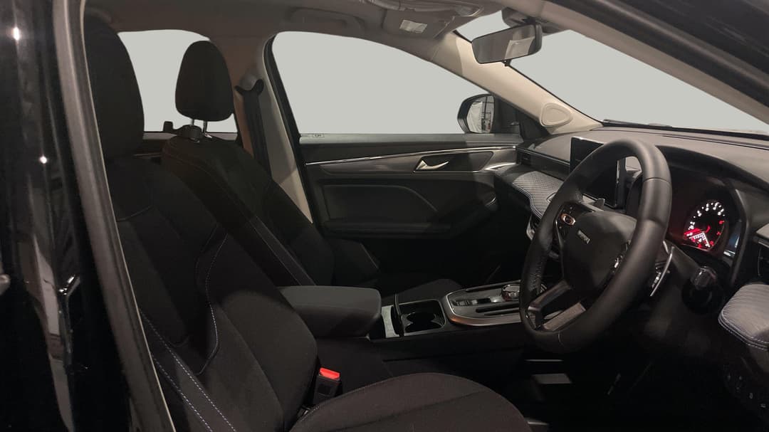 2025 GWM Haval Jolion Premium, Automatic, 10062 km, Right Side Front Door Cabin View