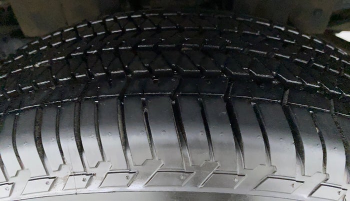 2017 Mahindra Scorpio S10 Intelli Hybrid 2WD, Diesel, Manual, 52,133 km, Right Front Tyre Tread