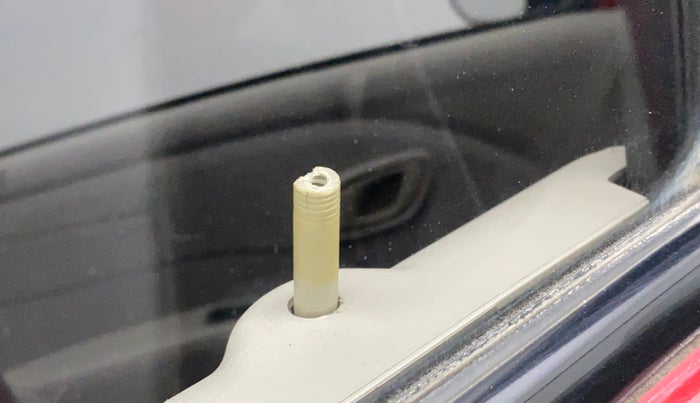 2017 Datsun Redi Go T (O), Petrol, Manual, 40,553 km, Lock system - Door lock knob has minor damage