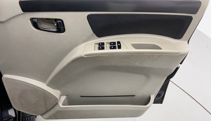 2017 Mahindra Scorpio S8, Diesel, Manual, 1,25,446 km, Driver Side Door Panels Controls