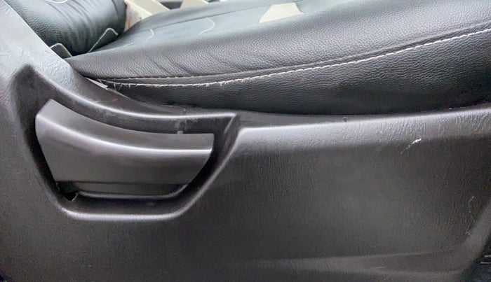 2017 Mahindra Scorpio S8, Diesel, Manual, 1,25,446 km, Driver Side Adjustment Panel