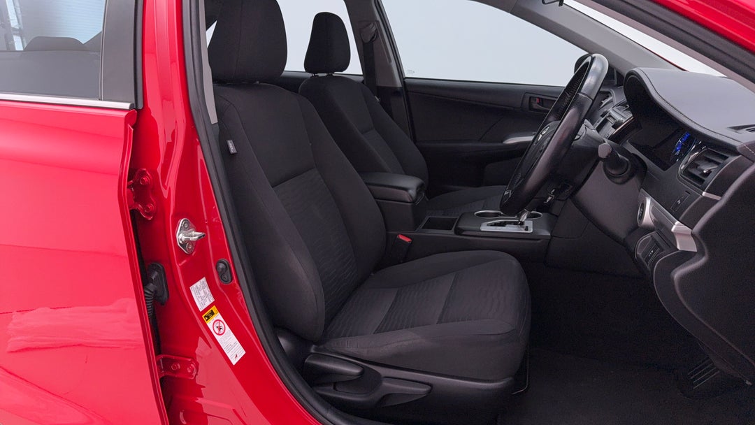 2017 Toyota Camry Rz S.e., Automatic, 90742 km, Right Side Front Door Cabin View