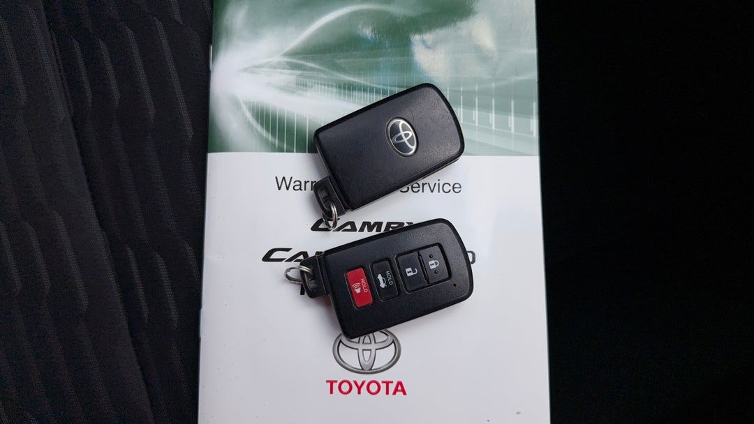 2017 Toyota Camry Rz S.e., Automatic, 90742 km, Key Close-up