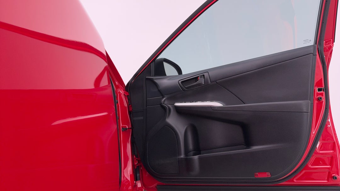 2017 Toyota Camry Rz S.e., Automatic, 90742 km, Speaker View