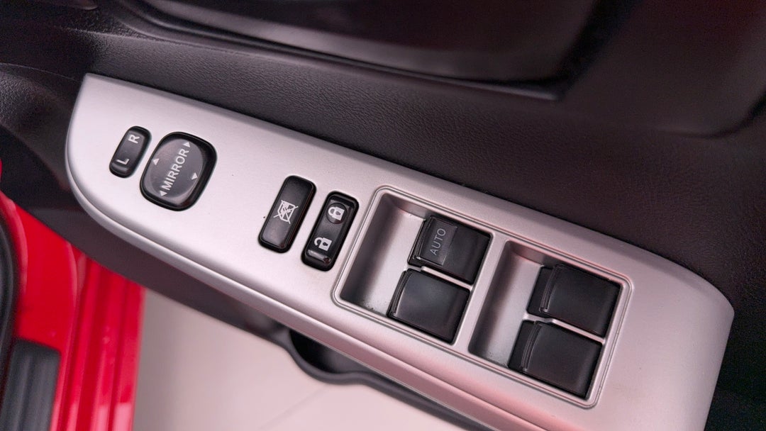 2017 Toyota Camry Rz S.e., Automatic, 90742 km, Drivers Side Door Panel Controls