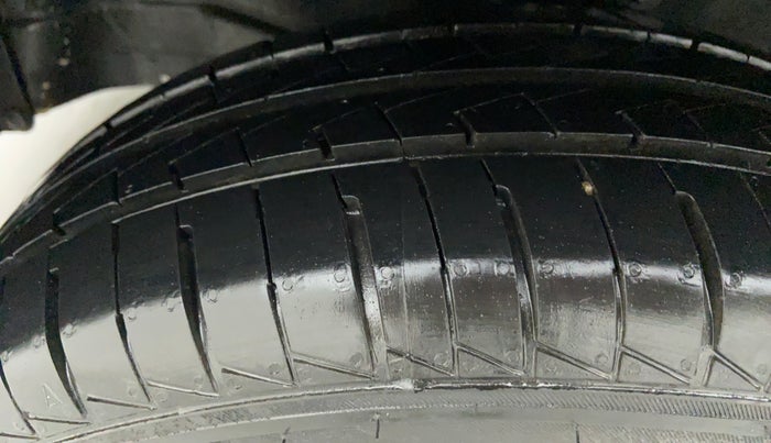 2016 Maruti Wagon R Stingray VXI, Petrol, Manual, 50,757 km, Left Front Tyre Tread