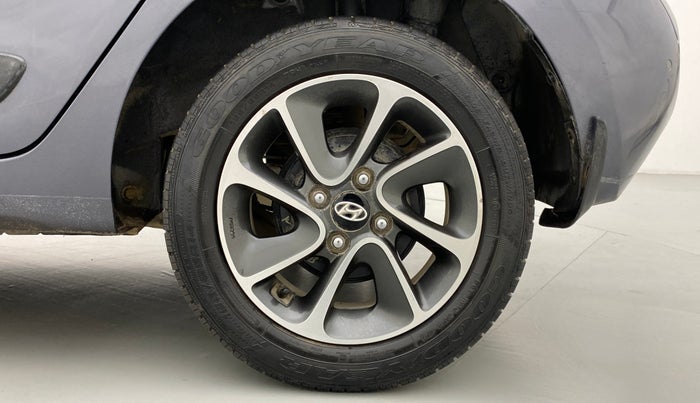 2017 Hyundai Grand i10 SPORTZ (O) 1.2 AT VTVT, Petrol, Automatic, 28,261 km, Left Rear Wheel
