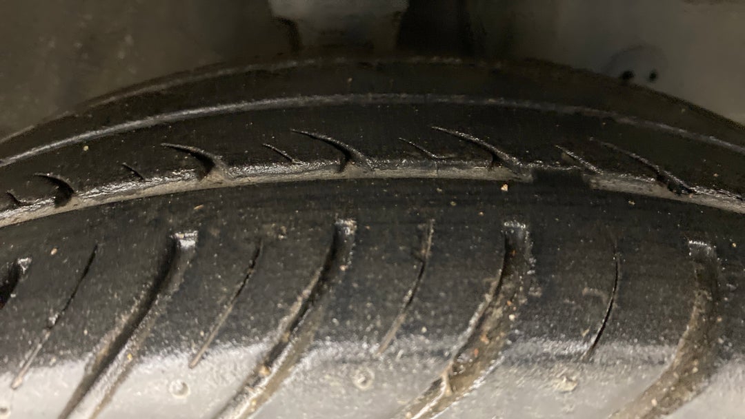 Right Front Tyre Tread