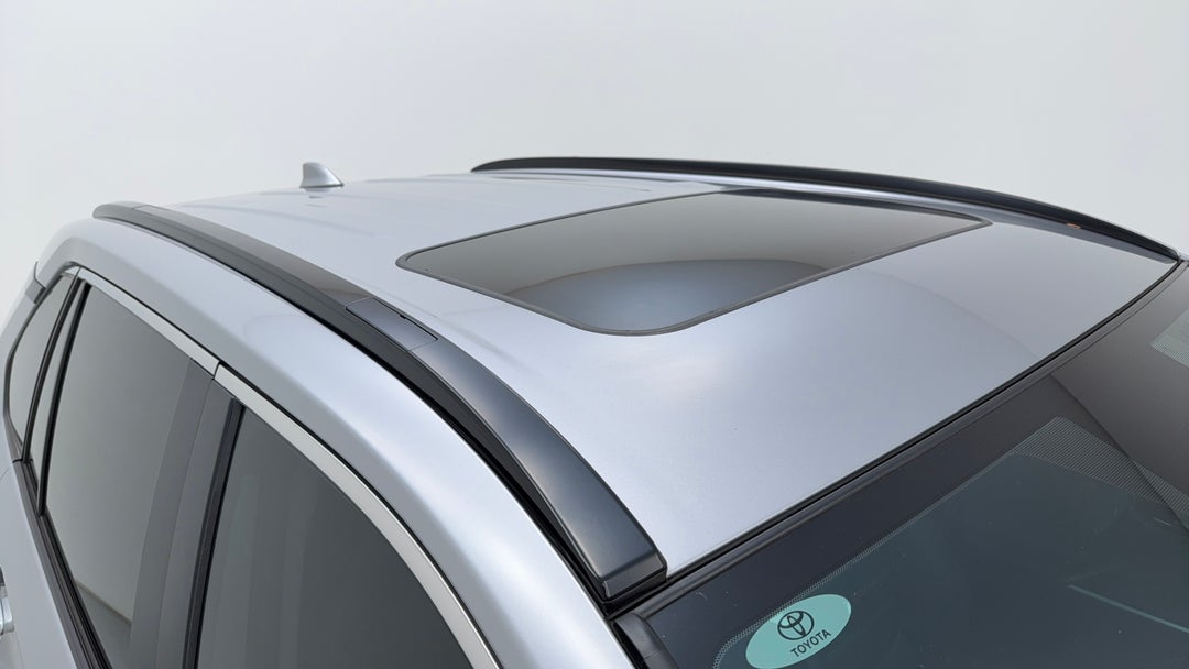 Roof/Sunroof View