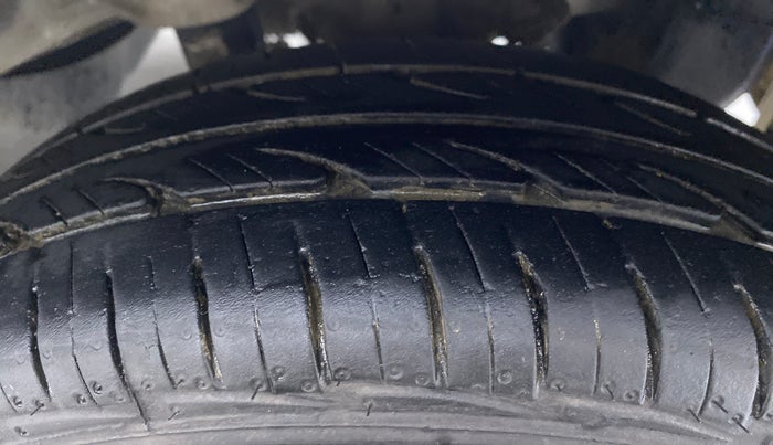 2016 Hyundai Eon ERA PLUS, Petrol, Manual, 37,164 km, Left Rear Tyre Tread