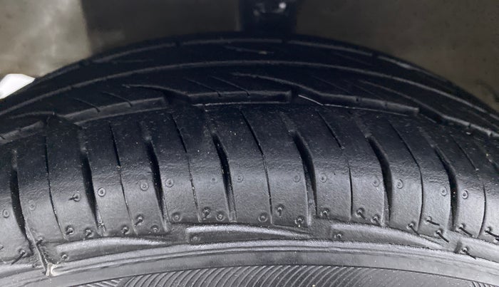 2016 Hyundai Eon ERA PLUS, Petrol, Manual, 37,164 km, Left Front Tyre Tread