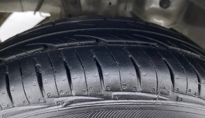 2016 Hyundai Eon ERA PLUS, Petrol, Manual, 37,164 km, Right Rear Tyre Tread