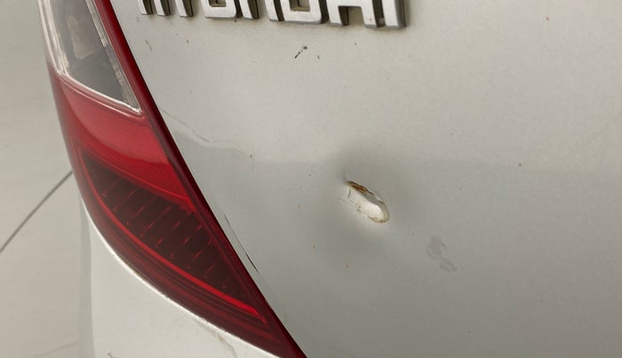 2010 Hyundai i20 MAGNA 1.2 VTVT, Petrol, Manual, 83,505 km, Dicky (Boot door) - Slightly dented