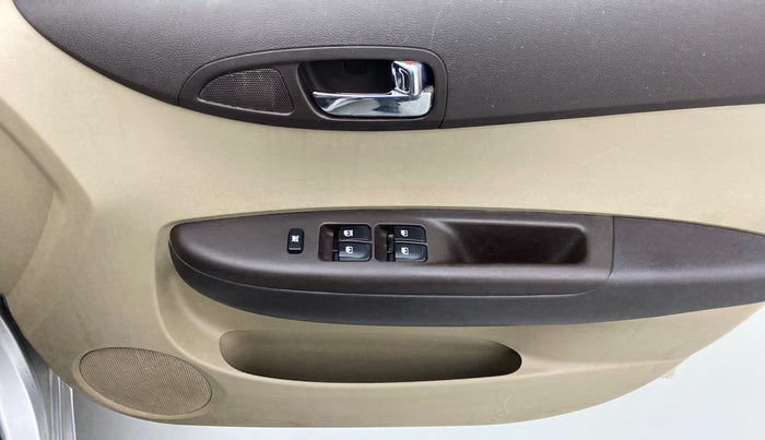 2010 Hyundai i20 MAGNA 1.2 VTVT, Petrol, Manual, 83,505 km, Driver Side Door Panels Control