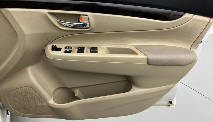 2015 Maruti Ciaz VXI PLUS, Petrol, Manual, 73,292 km, Driver Side Door Panels Control