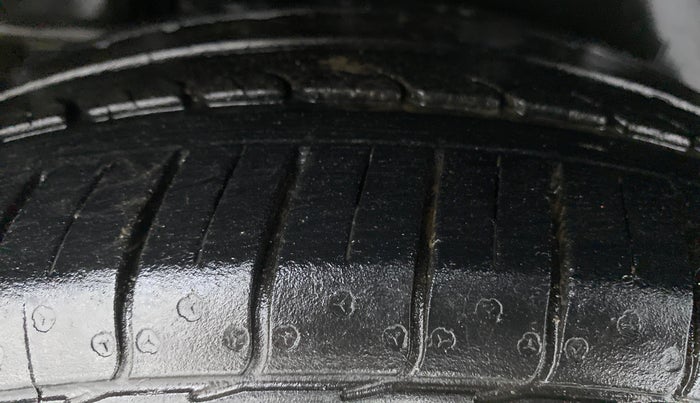 2015 Maruti Ciaz VXI PLUS, Petrol, Manual, 73,292 km, Right Rear Tyre Tread