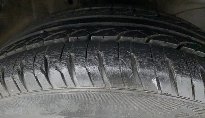 2014 Honda Brio VX MT, Petrol, Manual, 20,514 km, Right Front Tyre Tread