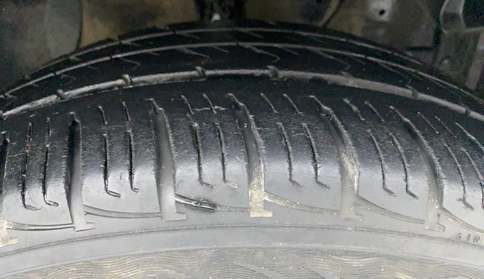 2017 Maruti Vitara Brezza VDI, Diesel, Manual, 42,241 km, Right Front Tyre Tread
