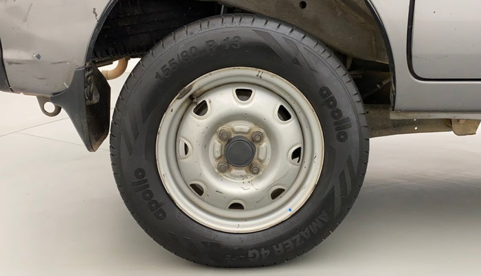 2011 Maruti Eeco 5 STR, Petrol, Manual, 80,949 km, Right Rear Wheel