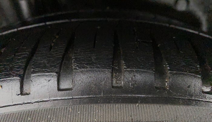 2015 Honda City 1.5L I-VTEC V MT, Petrol, Manual, 1,02,048 km, Right Rear Tyre Tread