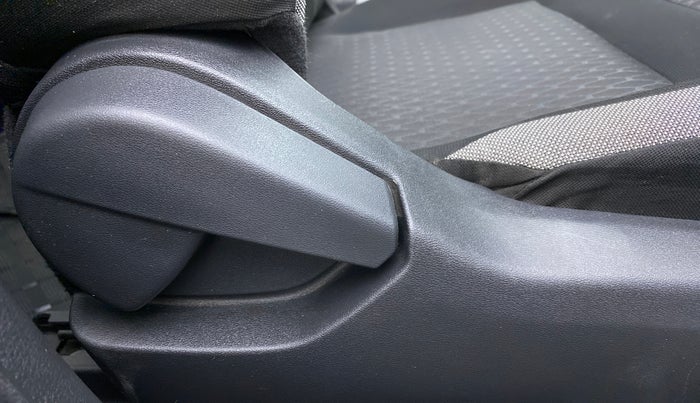 2021 Nissan MAGNITE XE 1.0 MT, Petrol, Manual, 17,784 km, Driver Side Adjustment Panel