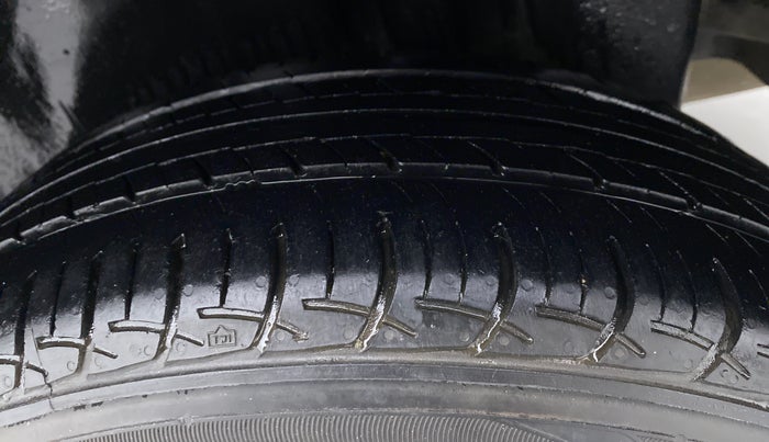 2018 Maruti Ciaz DELTA 1.5 SHVS MT PETROL, Petrol, Manual, 59,949 km, Left Rear Tyre Tread