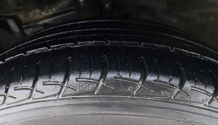 2018 Maruti Ciaz DELTA 1.5 SHVS MT PETROL, Petrol, Manual, 59,949 km, Left Front Tyre Tread