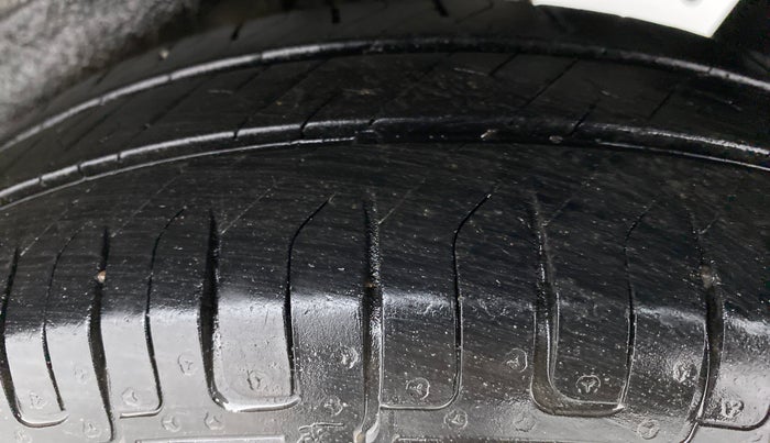 2014 Maruti Wagon R 1.0 LXI CNG, CNG, Manual, 63,029 km, Left Rear Tyre Tread
