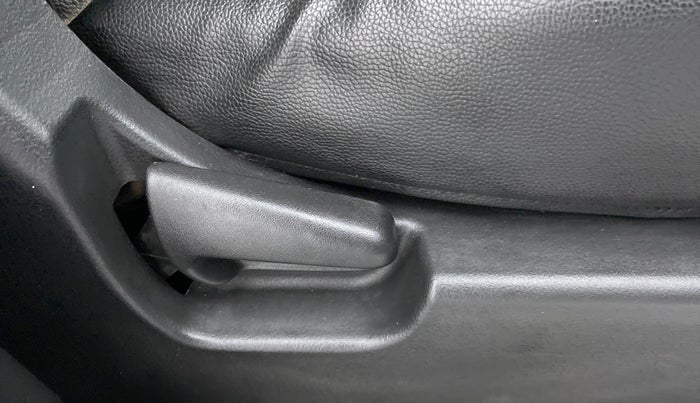 2014 Maruti Wagon R 1.0 LXI CNG, CNG, Manual, 63,029 km, Driver Side Adjustment Panel