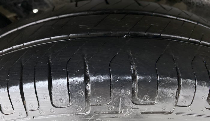 2014 Maruti Wagon R 1.0 LXI CNG, CNG, Manual, 63,029 km, Right Rear Tyre Tread