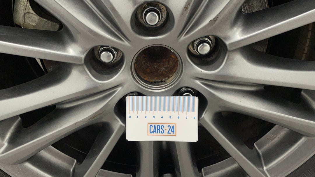 Wheels Rim Rear RHS Centre Cap Missing