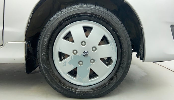 2012 Toyota Innova 2.5 GX 8 STR BS IV, Diesel, Manual, 1,06,630 km, Right Front Tyre