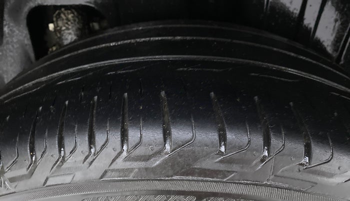 2021 Mahindra XUV300 W8(O), Diesel, Manual, 68,093 km, Left Rear Tyre Tread