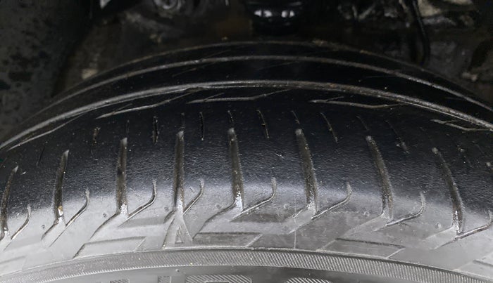 2021 Mahindra XUV300 W8(O), Diesel, Manual, 68,093 km, Right Front Tyre Tread