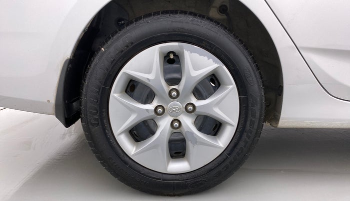 2017 Hyundai Verna FLUIDIC 4S 1.4 VTVT, Petrol, Manual, 42,258 km, Right Rear Wheel