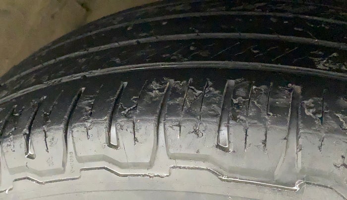 2015 Honda CRV 2.0L I-VTEC 2WD AT, Petrol, Automatic, 1,07,434 km, Right Front Tyre Tread